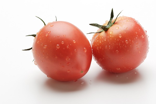 中玉トマト 緑黄色野菜 水滴のフリー素材 無料の写真素材なら Foto Project
