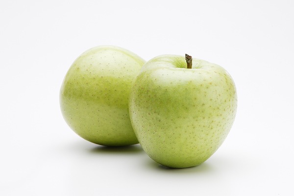 青林檎 2個 青リンゴ アップル Appleのフリー素材 無料の写真素材なら Foto Project