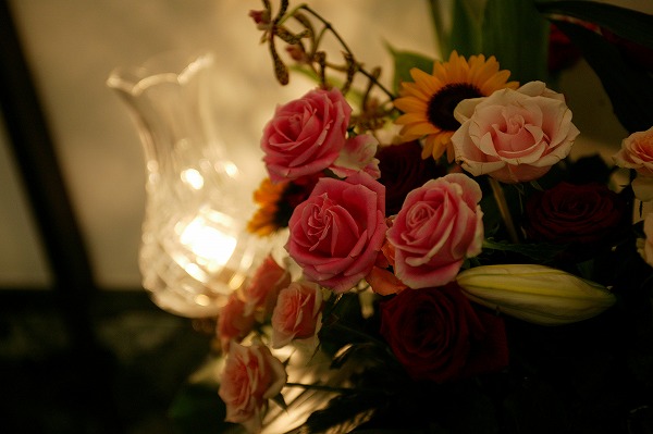 花束 フラワーアレンジメント 照明のフリー素材 無料の写真素材なら Foto Project