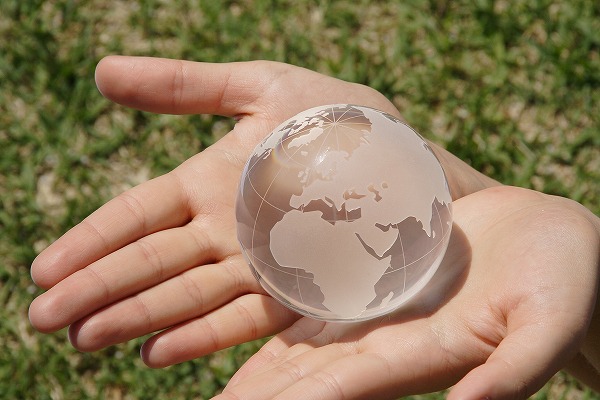 北極 アフリカ ヨーロッパ ガラスの地球儀のフリー素材 無料の写真素材なら Foto Project