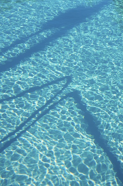 リゾートプールの水面のフリー素材 無料の写真素材なら Foto Project
