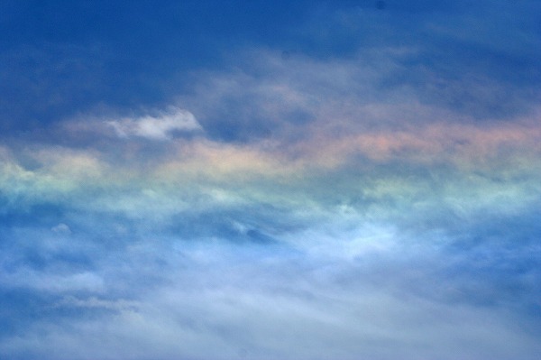 空 彩雲 虹色のフリー素材 無料の写真素材なら Foto Project