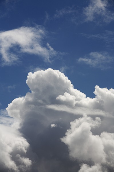 ハワイの青空と入道雲のフリー素材 無料の写真素材なら Foto Project