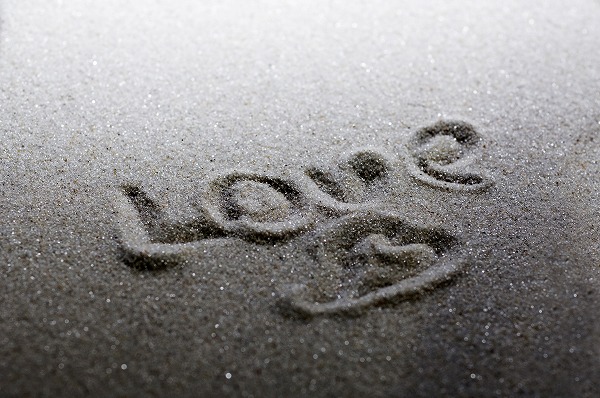 砂浜の文字 Loveのフリー素材 無料の写真素材なら Foto Project