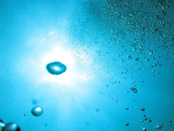 海中風景 エアー 気泡 水中イメージのフリー素材 無料の写真素材なら Foto Project