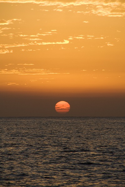 沖縄の海に沈む太陽のフリー素材 無料の写真素材なら Foto Project